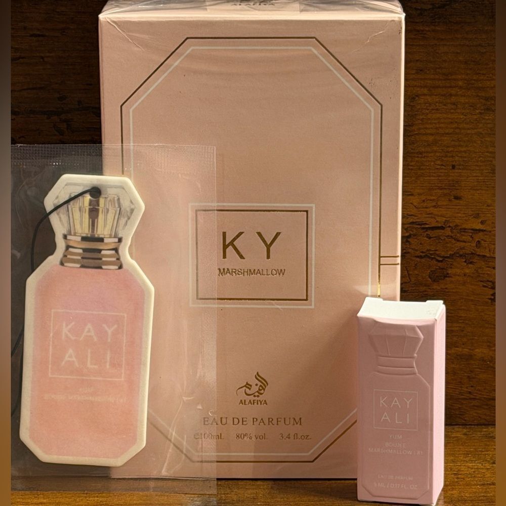 Kayali Yum Boujee Marshmallow 5mL + Alafiya 100mL Marshmallow EDP + Freshie Bund - Picture 2 of 14